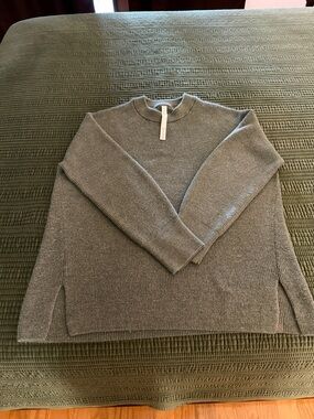 Lululemon women’s sweater